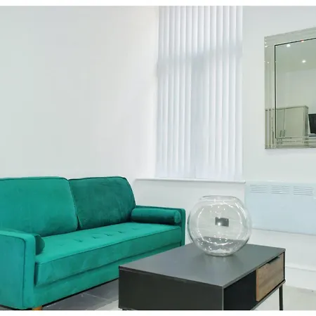 Modern 1-bed In Centre *