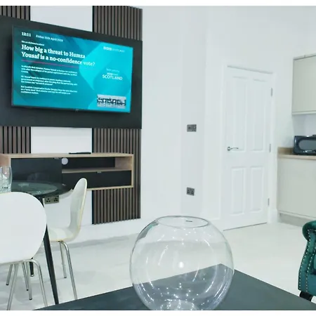 Modern 1-bed In Centre 브래드퍼드