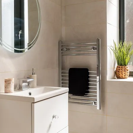 Modern 1-bed In Centre *